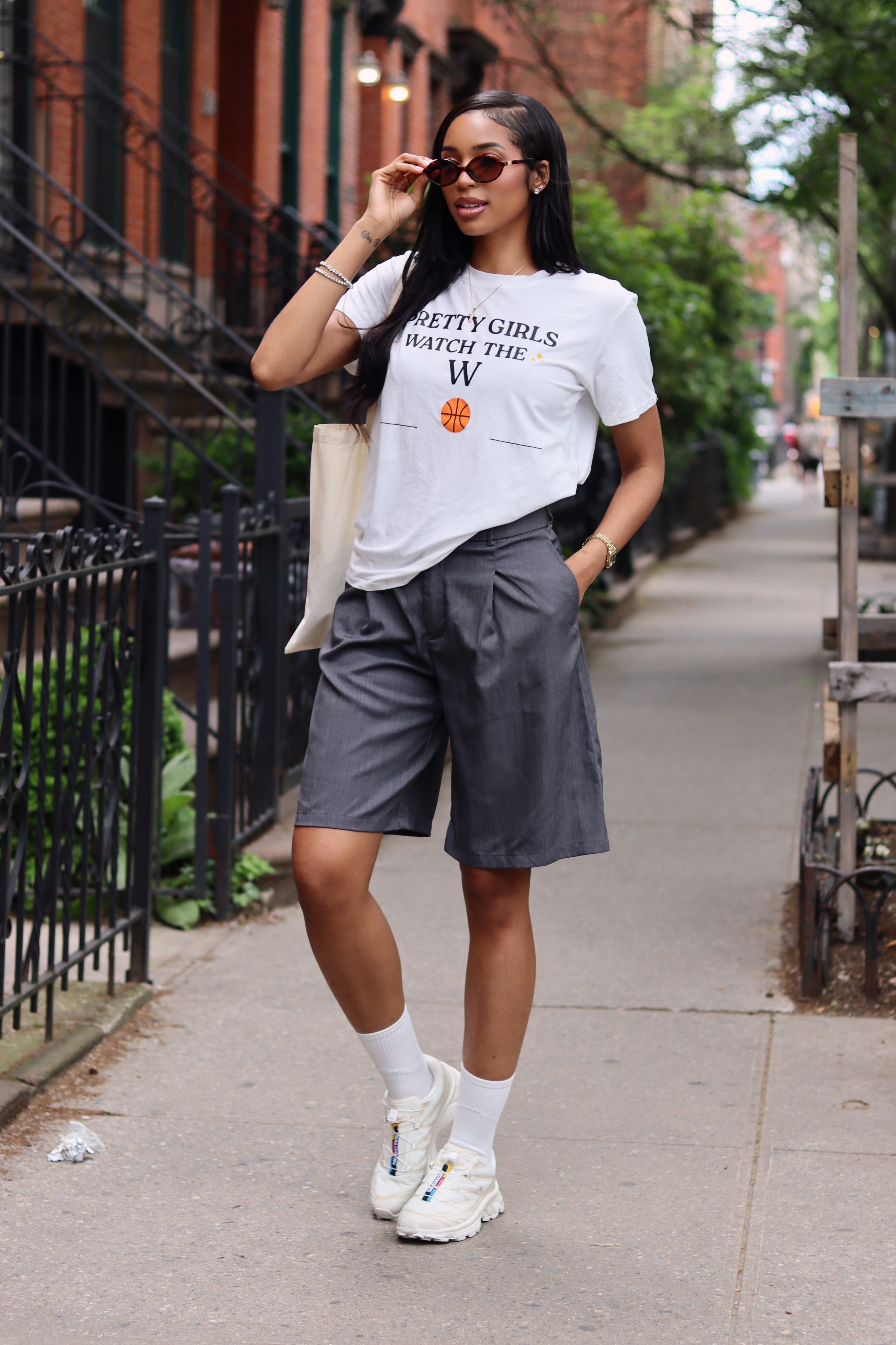 Pretty Girls Watch the W™ - Oversized Tee