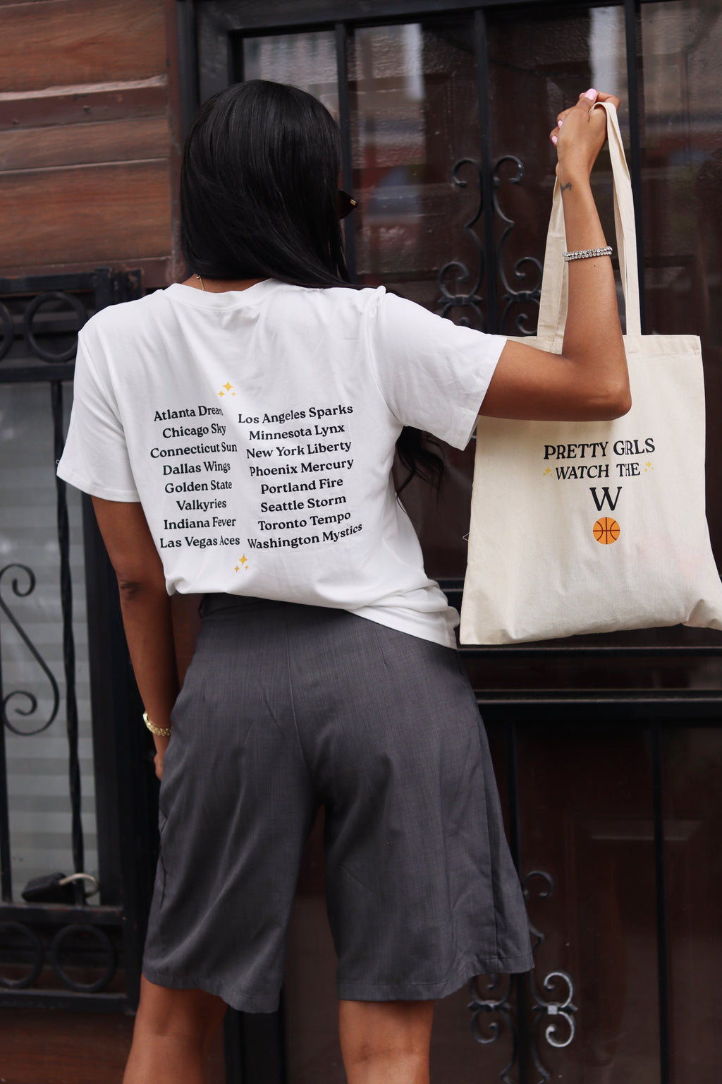Pretty Girls Watch the W™ - Oversized Tee